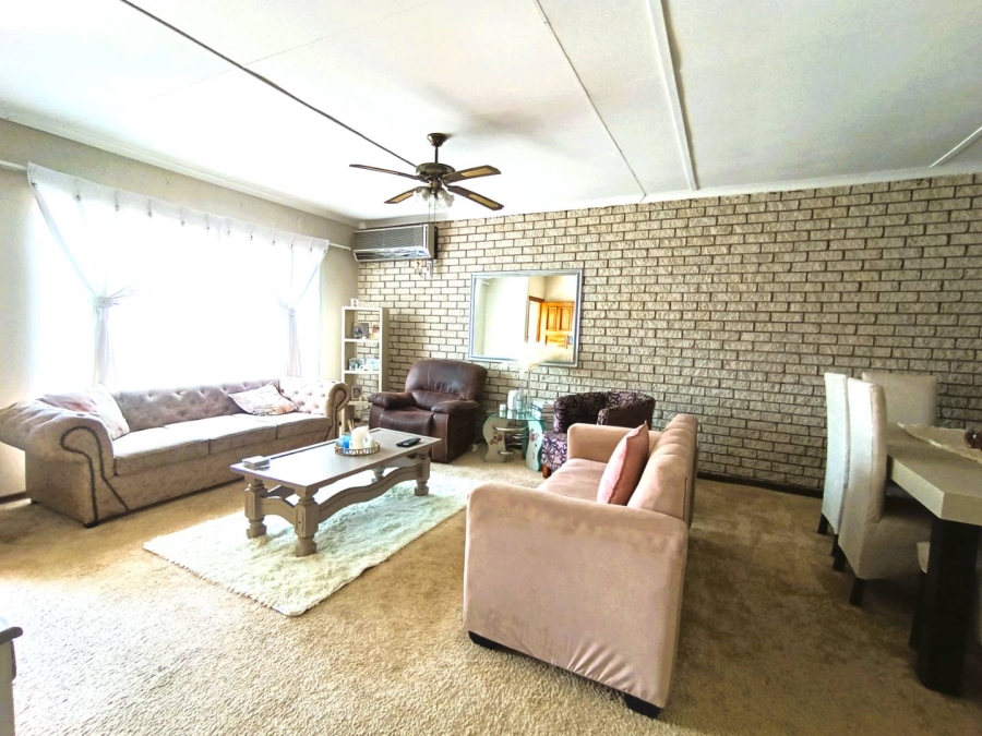 3 Bedroom Property for Sale in Langenhovenpark Free State